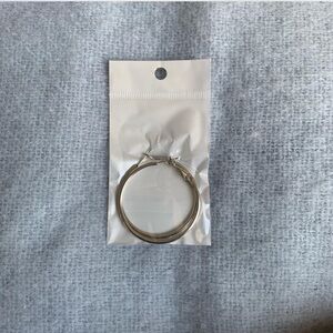 Medium hoop earrings in silver color